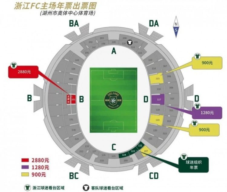 场边的穆里尼奥对此很不满，他大声抗议说：“太过分了，你继续这么踢。